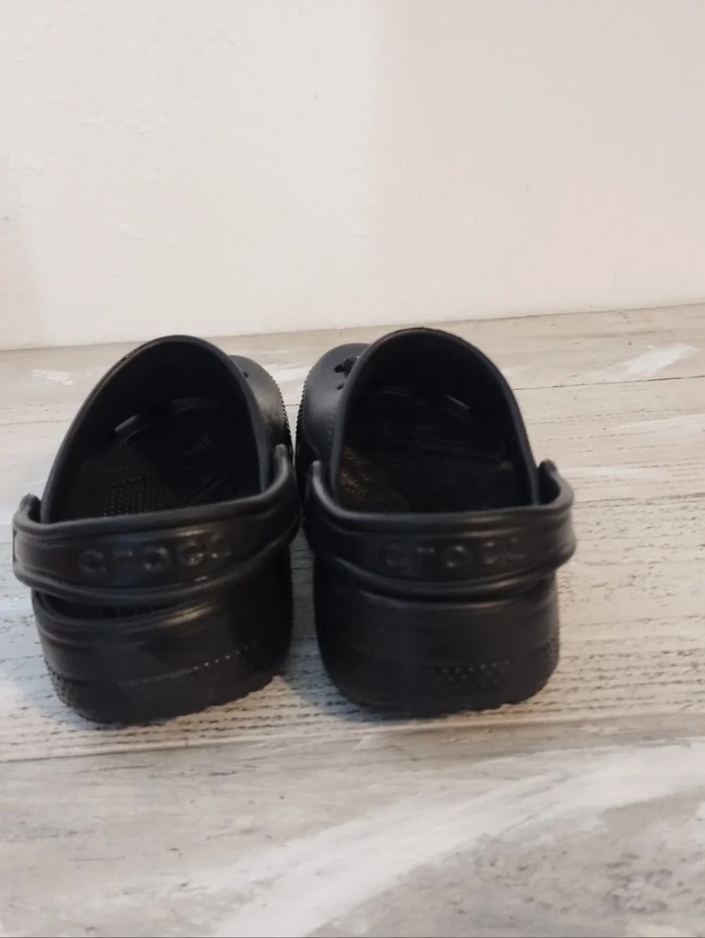 Crocs Classic Clogs Black Slip-On Shoes U.S.A boys size j 2 very good condition